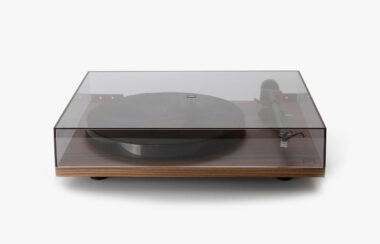 rega_planar1_walnut_02