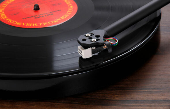 rega_planar1_walnut_03
